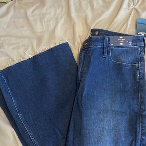 NEVER WORN! High rise Hollister jeans.